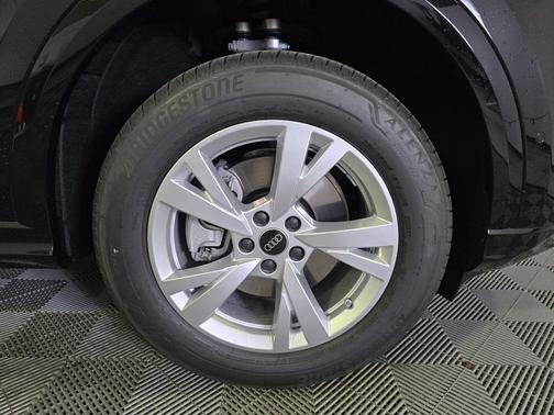 2025 Audi Q5 Premium TFSI quattro S tronic