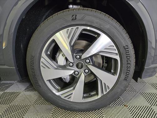 2025 Audi Q6 e-tron Premium Plus quattro