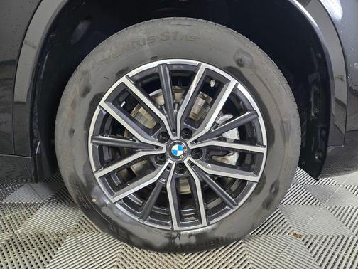 Black Sapphire Metallic 2024 BMW X1 xDrive28i