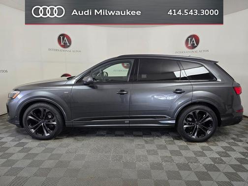 Samurai Gray Metallic 2026 Audi Q7 55 Premium Plus
