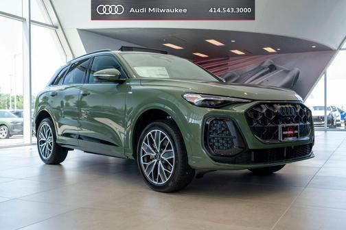 District Green Metallic 2026 Audi Q5 Premium Plus TFSI quattro S tronic