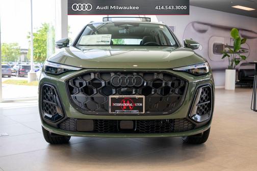 District Green Metallic 2026 Audi Q5 Premium Plus TFSI quattro S tronic