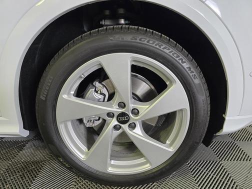 2025 Audi Q5 Prestige TFSI quattro S tronic