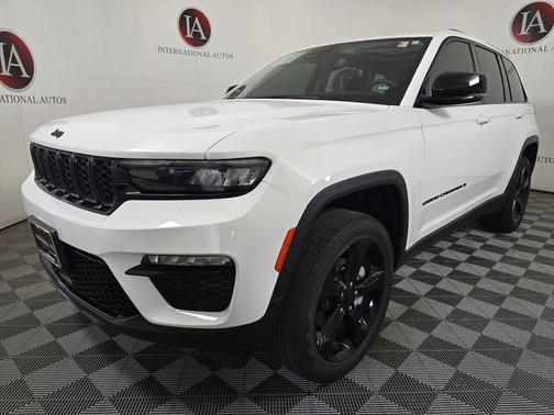 Bright White Clearcoat 2023 Jeep Grand Cherokee Limited