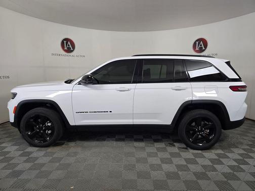 Bright White Clearcoat 2023 Jeep Grand Cherokee Limited