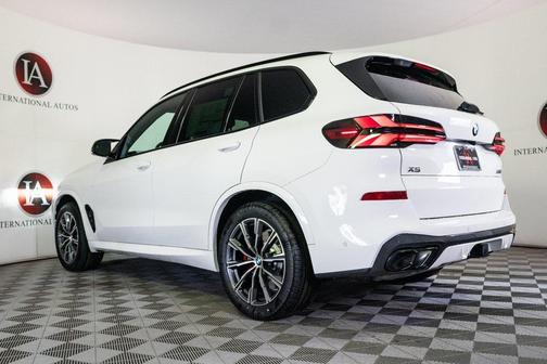 2026 BMW X5 M60i
