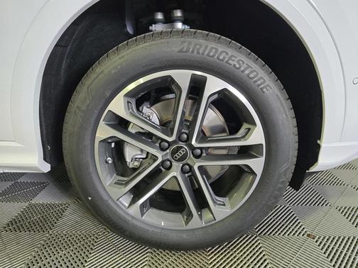 2025 Audi Q5 Premium TFSI quattro S tronic