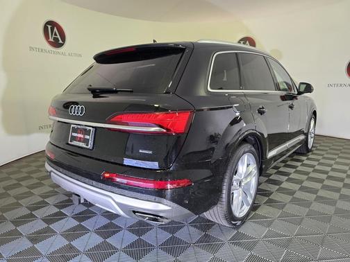 2025 Audi Q7 55 Premium Plus