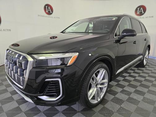 2025 Audi Q7 55 Premium Plus