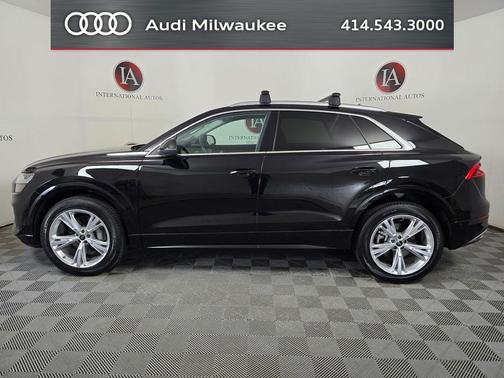 Mythos Black Metallic 2023 Audi Q8 55 Premium