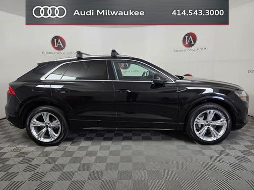 Mythos Black Metallic 2023 Audi Q8 55 Premium