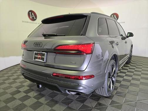 2025 Audi Q7 55 Premium Plus