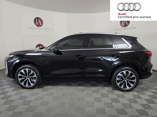 Mythos Black Metallic 2026 Audi Q3 TFSI quattro S tronic