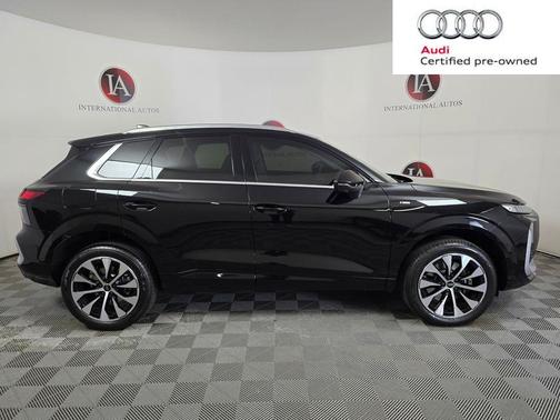 Mythos Black Metallic 2026 Audi Q3 TFSI quattro S tronic