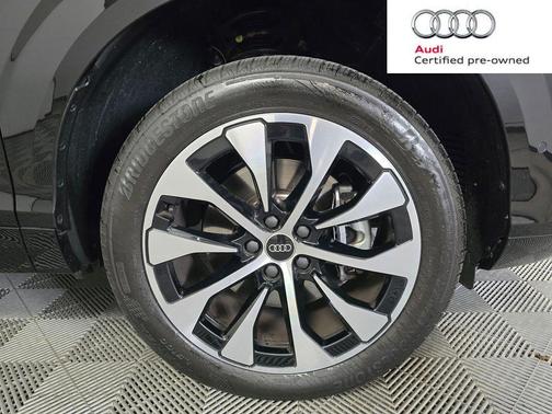 Mythos Black Metallic 2026 Audi Q3 TFSI quattro S tronic