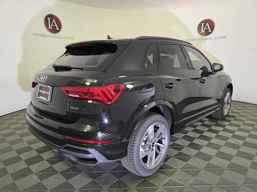 2025 Audi Q3 Premium 45 TFSI S line quattro Tiptronic