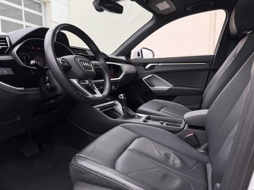 2023 Audi Q3 Premium 45 TFSI S line quattro Tiptronic