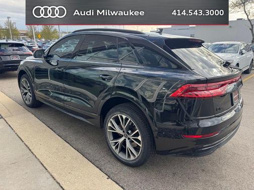 Mythos Black Metallic 2023 Audi Q8 55 Premium