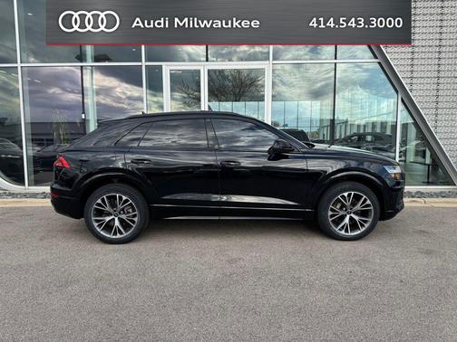 Mythos Black Metallic 2023 Audi Q8 55 Premium