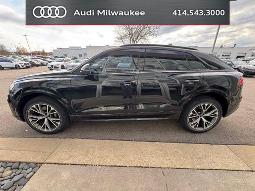 Mythos Black Metallic 2023 Audi Q8 55 Premium