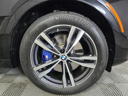 Black Sapphire Metallic 2024 BMW X7 M60i