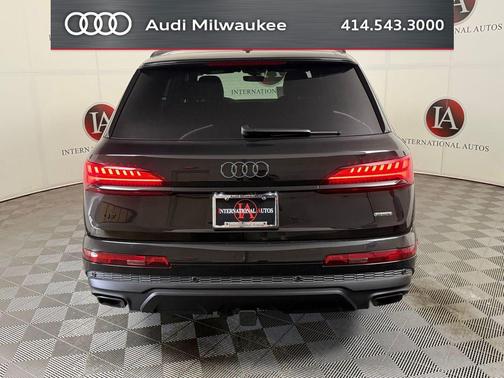 Mythos Black Metallic 2026 Audi Q7 55 Premium Plus