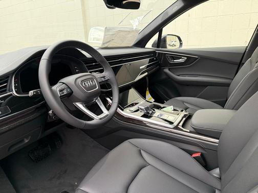 Mythos Black Metallic 2026 Audi Q7 55 Premium Plus