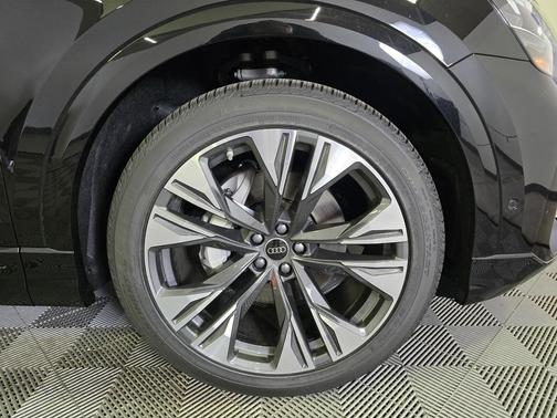 2025 Audi Q8 55 Premium Plus