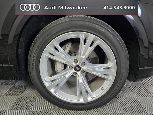 Mythos Black Metallic 2023 Audi Q8 55 Premium