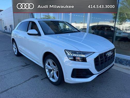 Glacier White Metallic 2023 Audi Q8 55 Premium