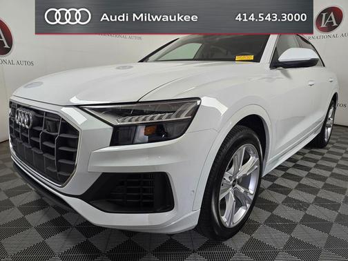 Glacier White Metallic 2023 Audi Q8 55 Premium