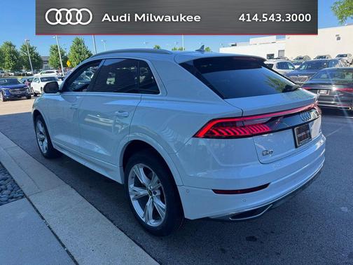 Glacier White Metallic 2023 Audi Q8 55 Premium