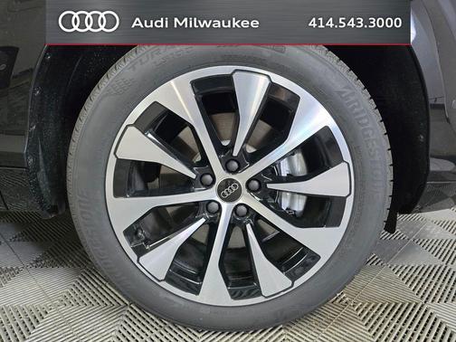 Mythos Black Metallic 2026 Audi Q3 TFSI quattro S tronic