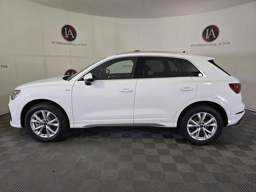 2025 Audi Q3 Premium 45 TFSI S line quattro Tiptronic