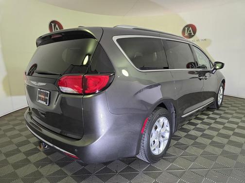 2018 Chrysler Pacifica Touring-L