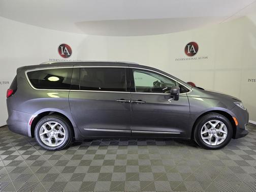 2018 Chrysler Pacifica Touring-L