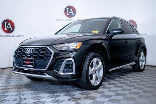 Mythos Black Metallic 2023 Audi Q5 45 S line Premium Plus