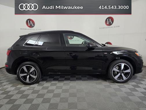 Mythos Black Metallic 2023 Audi Q5 45 S line Prestige