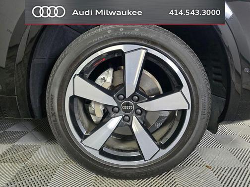 Mythos Black Metallic 2023 Audi Q5 45 S line Prestige