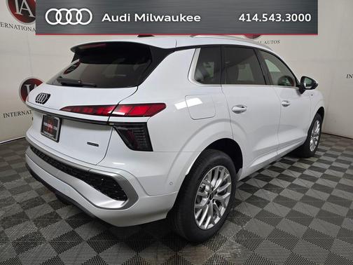 Glacier White Metallic 2026 Audi Q3 TFSI quattro S tronic