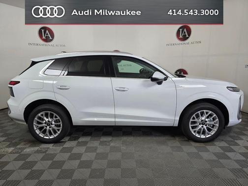 Glacier White Metallic 2026 Audi Q3 TFSI quattro S tronic
