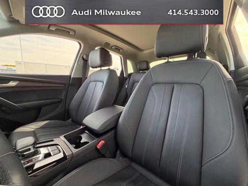 Mythos Black Metallic 2024 Audi Q5 40 Premium