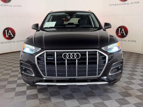 Mythos Black Metallic 2024 Audi Q5 40 Premium