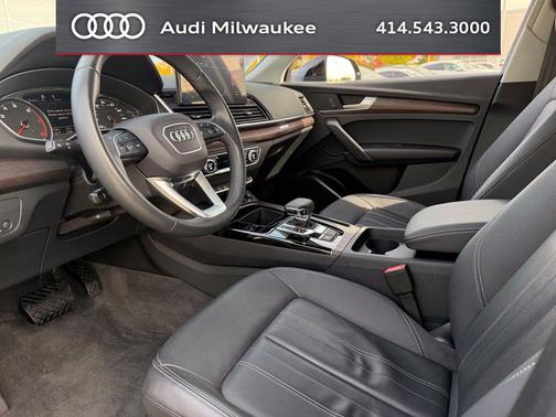 Mythos Black Metallic 2024 Audi Q5 40 Premium