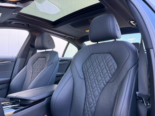 2023 BMW 530 i xDrive