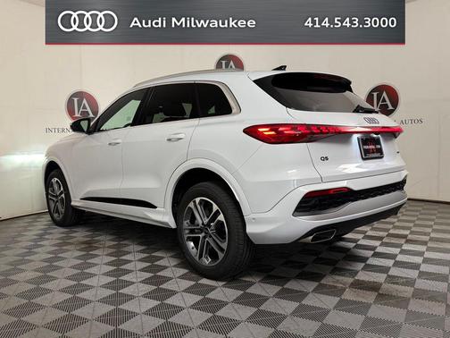 Glacier White Metallic 2026 Audi Q5 Premium TFSI quattro S tronic