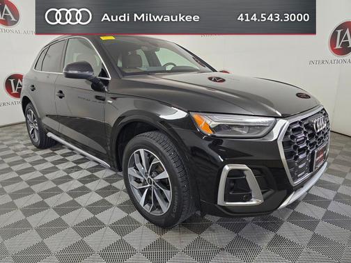 Mythos Black Metallic 2023 Audi Q5 45 S line Premium