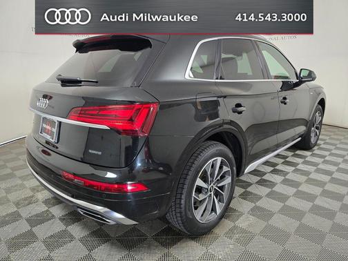 Mythos Black Metallic 2023 Audi Q5 45 S line Premium