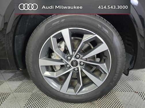Mythos Black Metallic 2023 Audi Q5 45 S line Premium