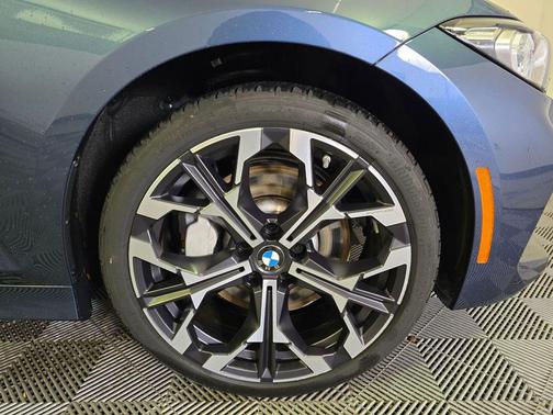 2025 BMW 330 i xDrive